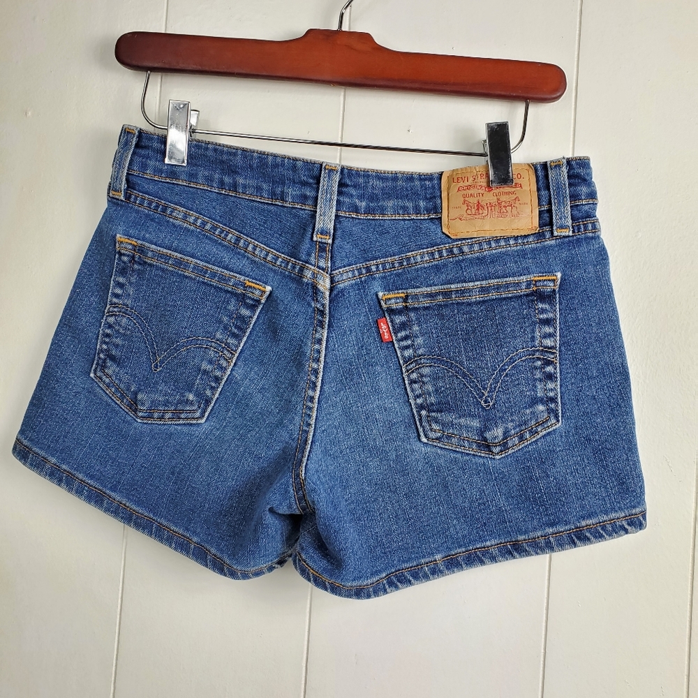 Levis 3.5" inseam shorts size 3